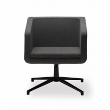 Poltroncina girevole di design